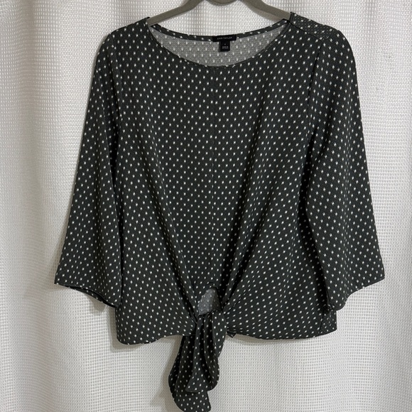 (M) NWOT Ann Taylor grey and White patterned Blouse. Size S - Picture 1 of 5